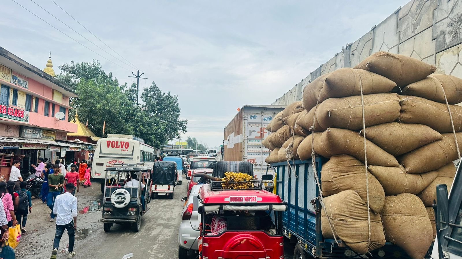 औरंगाबाद के बाईपास के पास जाम से परेशान रहते हैं यात्री, रोजाना लगता है घंटों तक गाड़ियों का जमावड़ा 