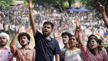Delhi Jantar Mantar Protest: SIR के विरोध में CJP का आंदोलन तेज़, शराब की दुकानें बंद और नेताओं की हिरासत पर बड़ा अपडेट