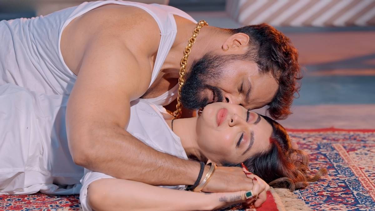 खेसारी लाल यादव और आकांक्षा पुरी का नया भोजपुरी गाना 'लईका नियन राजा करस' हुआ वायरल