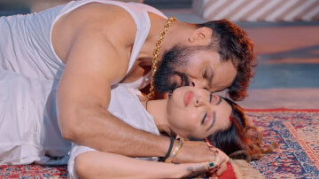 खेसारी लाल यादव और आकांक्षा पुरी का नया भोजपुरी गाना 'लईका नियन राजा करस' हुआ वायरल