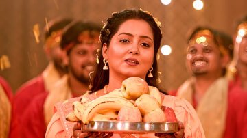 Latest Bhojpuri Devi Geet 2025: रिलीज होते ही वायरल हो गया अंजना सिंह का देवी गीत मैया ना आईलू