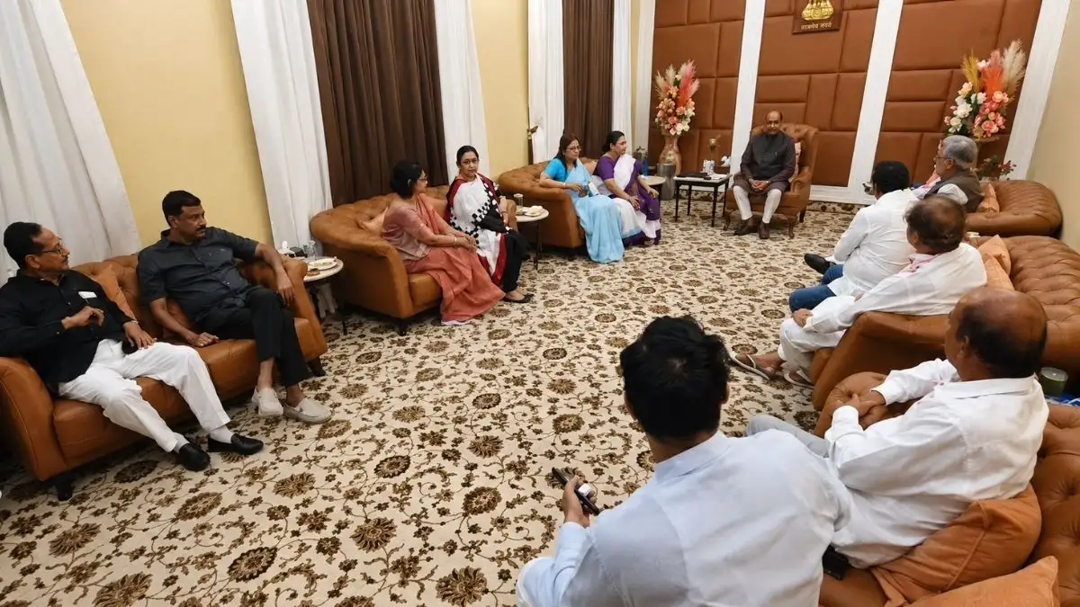 TMC में बड़ी बगावत? 20 सांसदों ने स्पीकर ओम बिरला से की मुलाकात, NDA के साथ काम करने का किया दावा