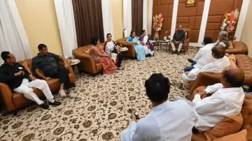 TMC में बड़ी बगावत? 20 सांसदों ने स्पीकर ओम बिरला से की मुलाकात, NDA के साथ काम करने का किया दावा