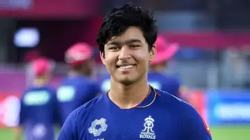एक फोटो का 100 रुपया लगेगा! वैभव सूर्यवंशी ने नन्हे फैंस के साथ किया मजेदार प्रैंक, वीडियो वायरल