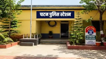पलामू में प्रेमिका से मिलने गए युवक को छेड़खानी के आरोप में बेरहमी से की गई पिटाई, मेदिनीनगर के अस्पताल में की जा रही है इलाज